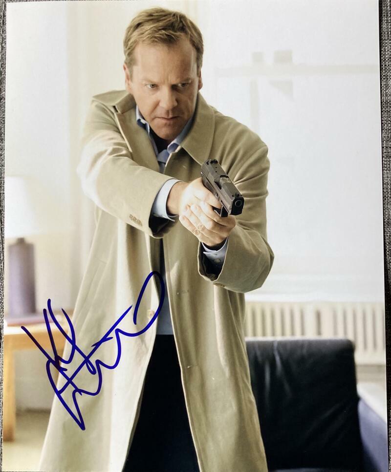 KIEFER SUTHERLAND SIGNED AUTOGRAPH CLASSIC 24 ACTION POSE 8x10 Photo Poster painting WITH COA C