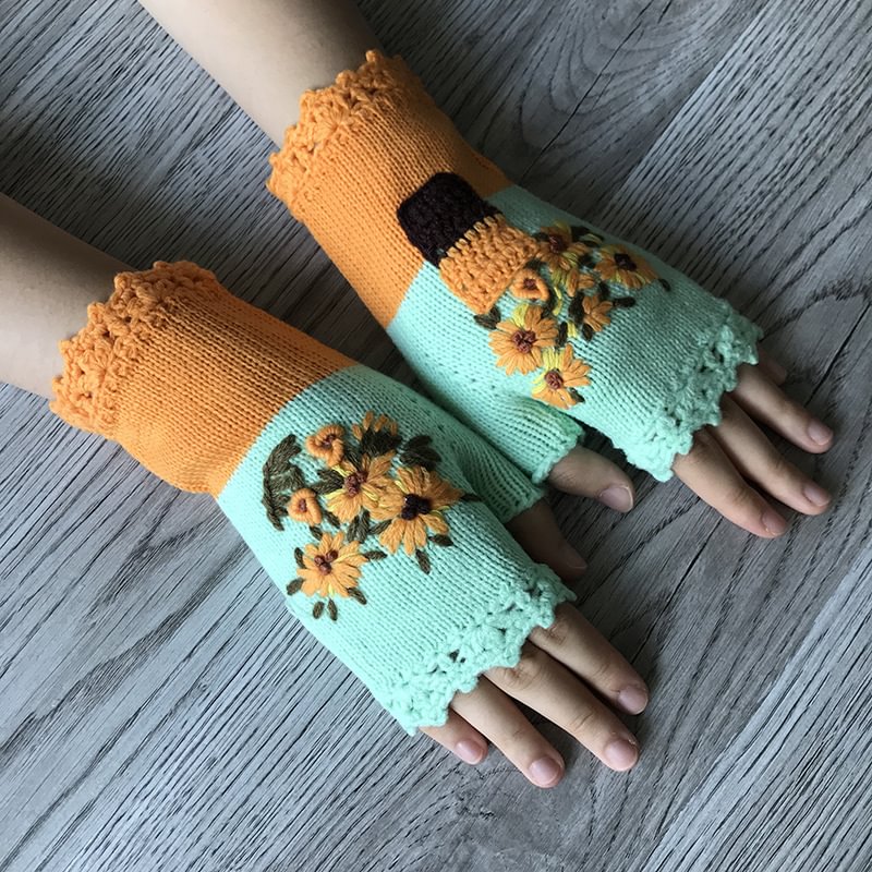 Vintage Daisy Embroidered Wool Knit Gloves