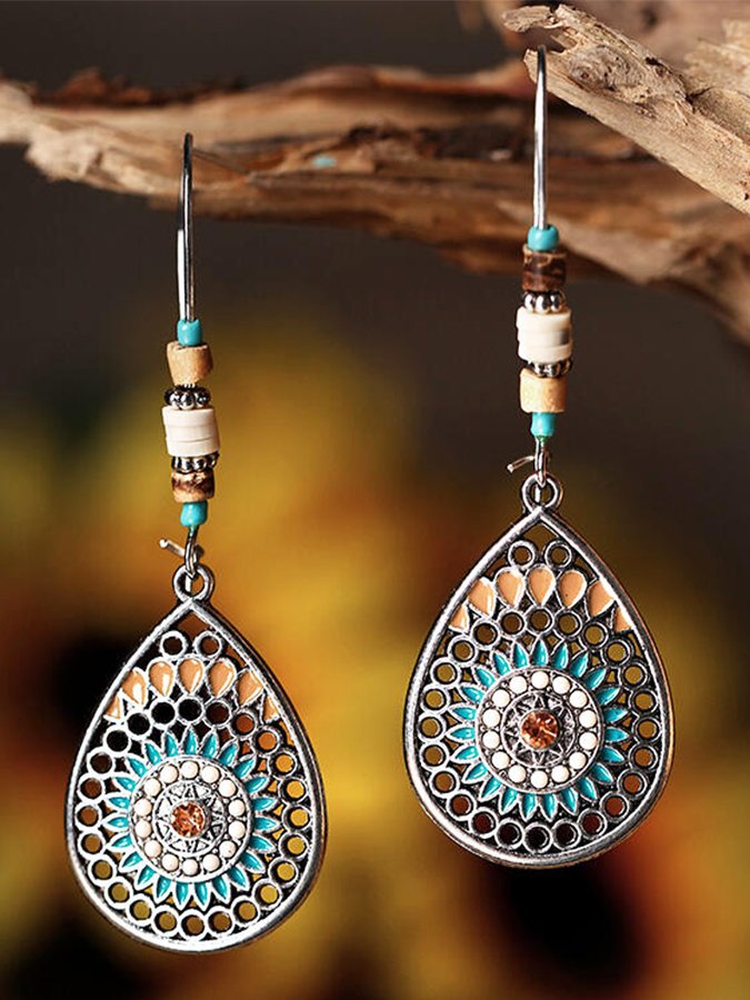 Women's retro cutout drop-shaped earrings