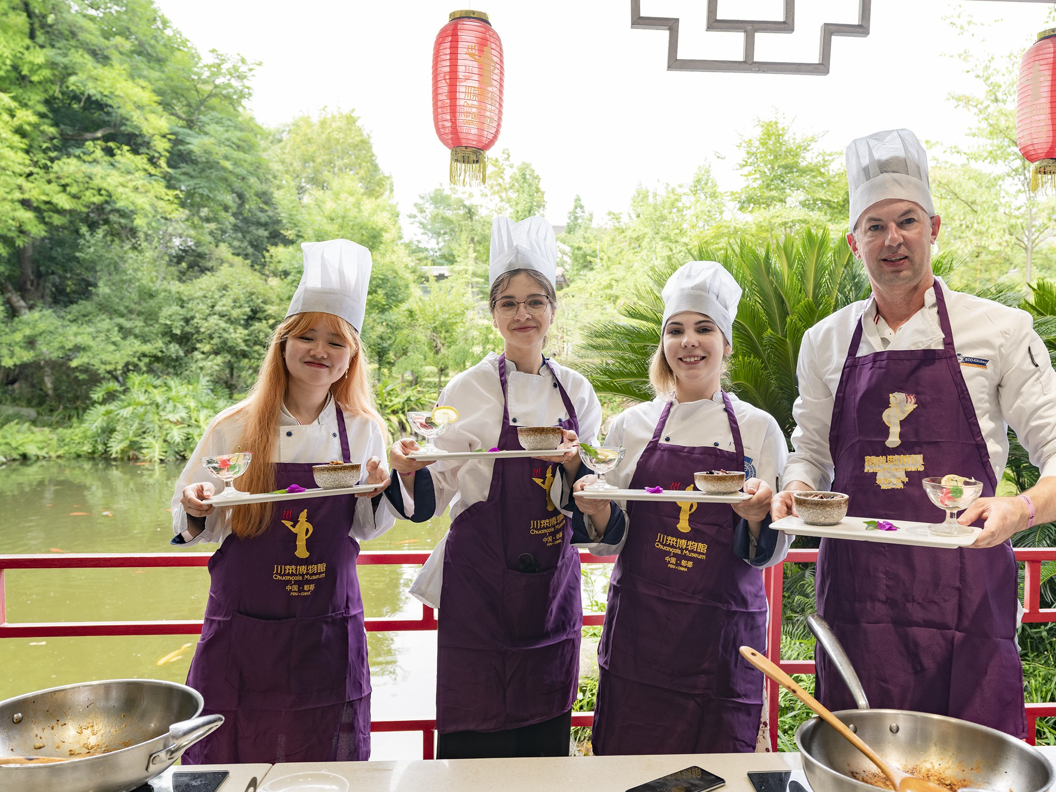 Chengdu Day Tour: Discover Sichuan Cuisine & Cooking Class