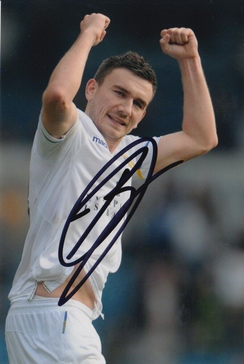 LEEDS UNITED HAND SIGNED ROBERT SNODGRASS 6X4 Photo Poster painting 1.