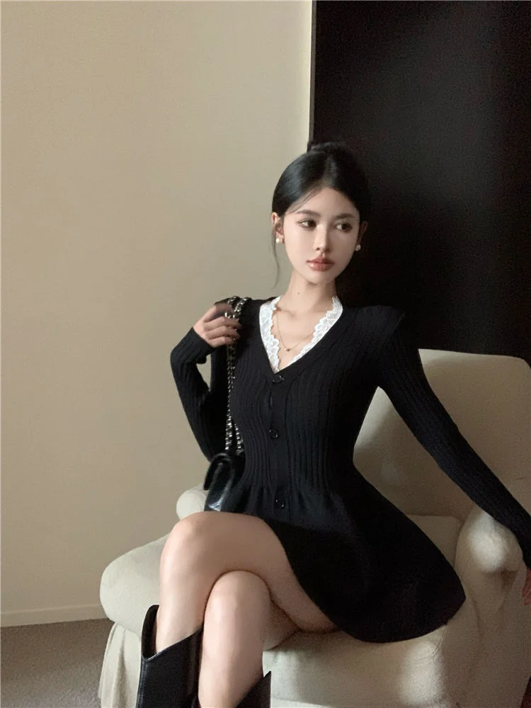 Uveng Uveng Lust Wind V-Neck Knitted Dress Women Autumn 2024 New Waist A Word Showing Lean And Fluffy Retro Red Short Skirt