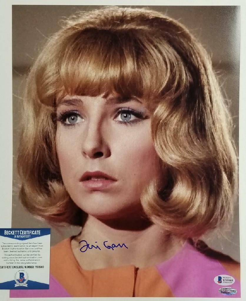 Teri Garr signed Star Trek 11x14 Photo Poster painting Actress Autograph ~ Beckett BAS COA