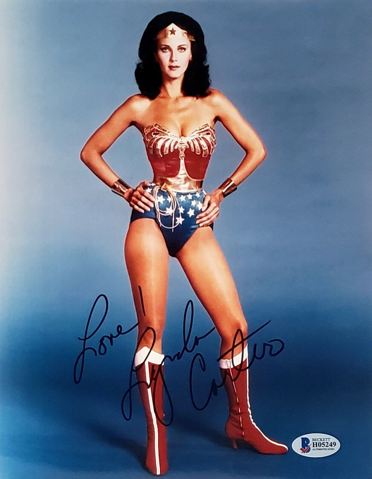 LYNDA CARTER Signed Autographed WONDER WOMAN