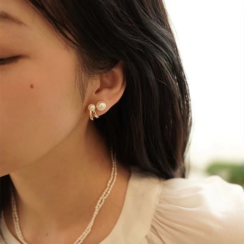 Victoria - Pearl Earring
