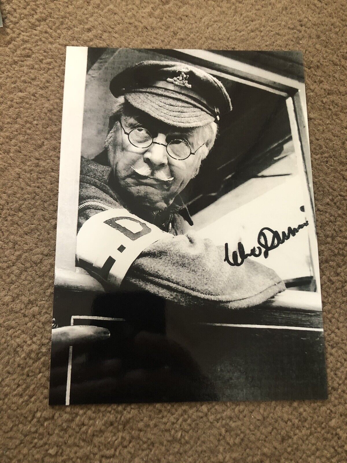 CLIVE DUNN (DADS ARMY) PRESIGNED Photo Poster painting- 7x5”