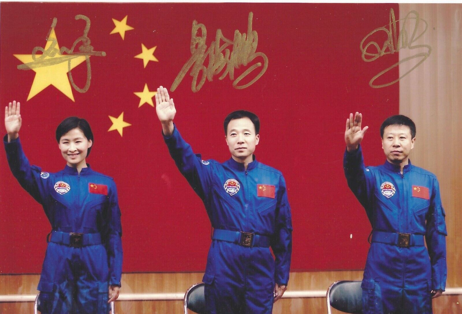 SHENZHOU 9 CREW SIGNED Photo Poster painting CHINA ASTRONAUT CHINESE TAIKONAUT UACC AUTOGRAPH