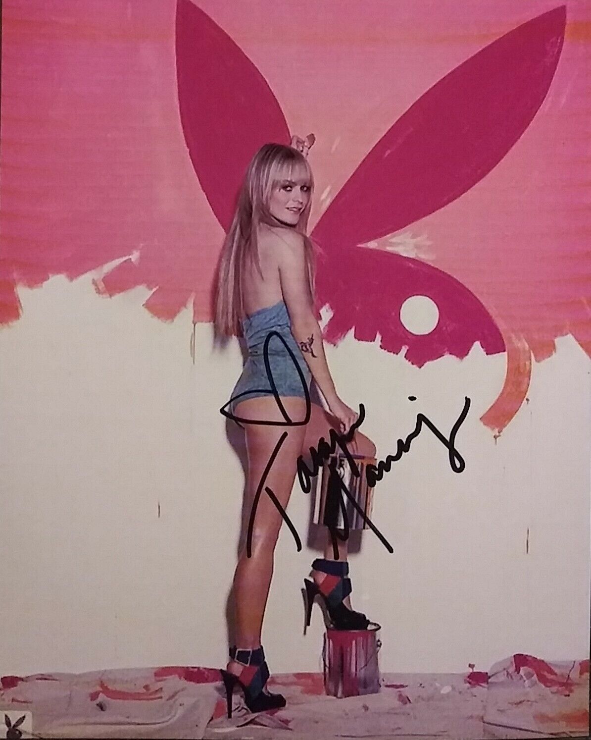 Taryn Manning signed 8 x 10