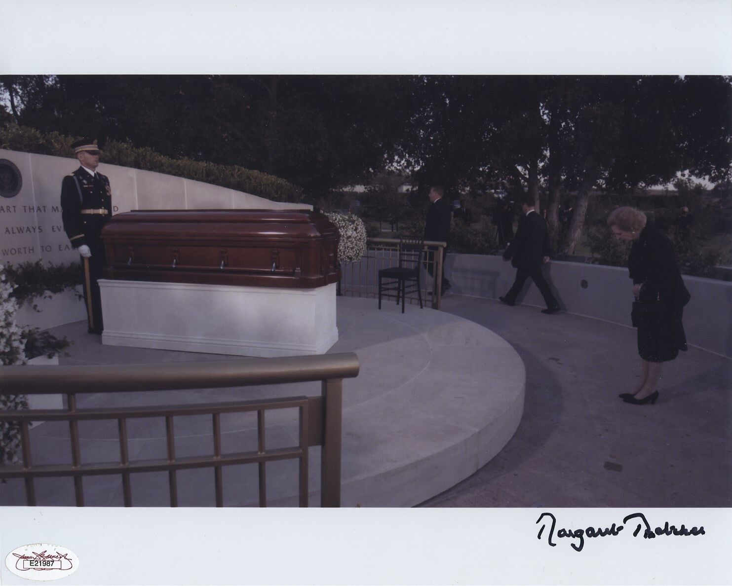 MARGARET THATCHER SIGNED 8X10 Photo Poster painting JSA SPENCE COA RONALD REAGAN CASKET