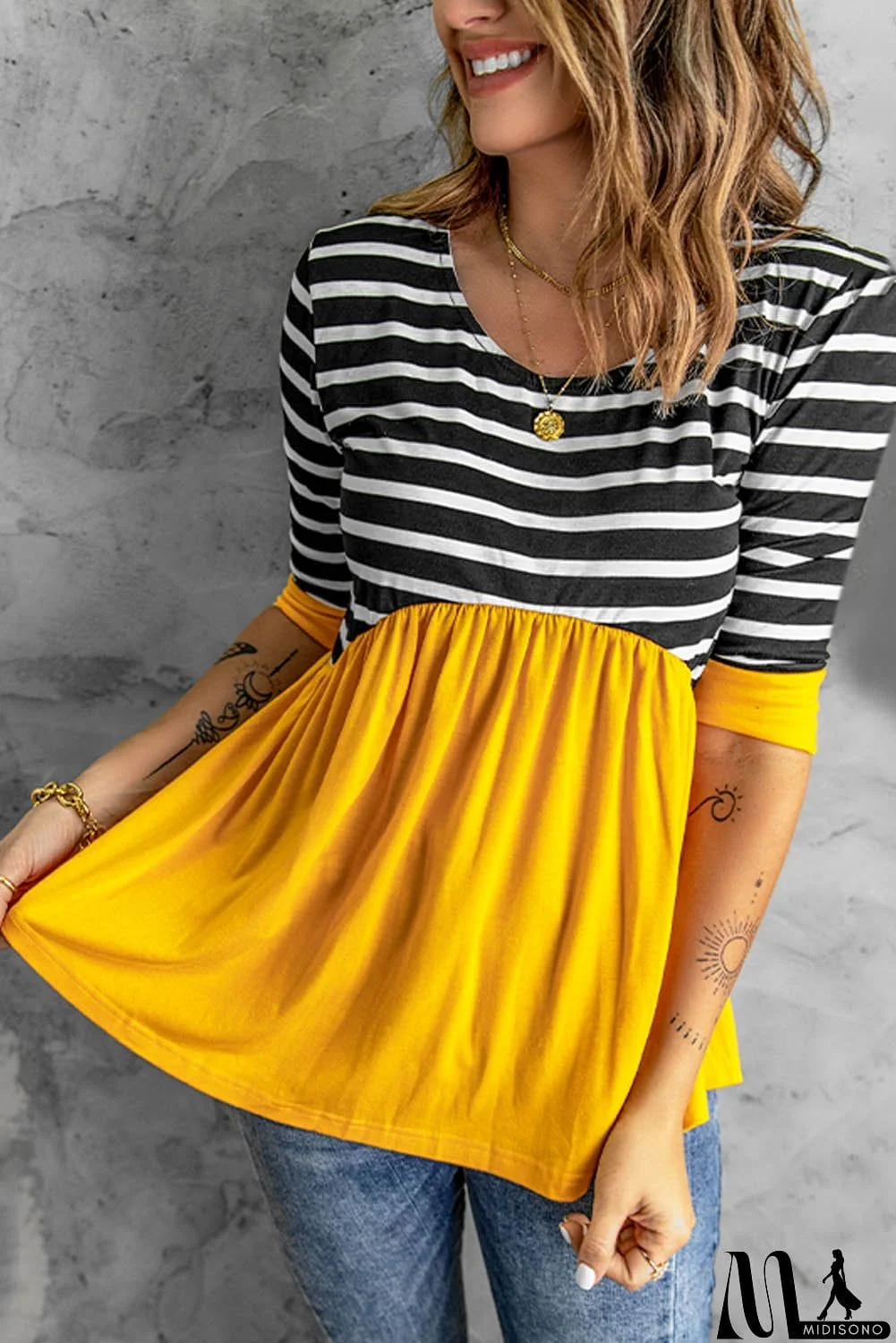 MidiSono - Striped Ruffled O-Neck Blouse