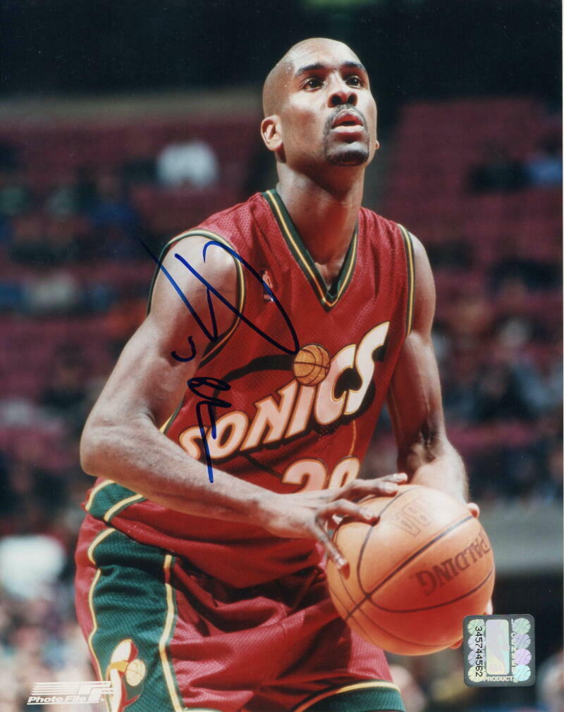 GARY PAYTON SIGNED AUTOGRAPH 8X10 Photo Poster painting - SEATTLE SUPERSONICS HOF, THE GLOVE