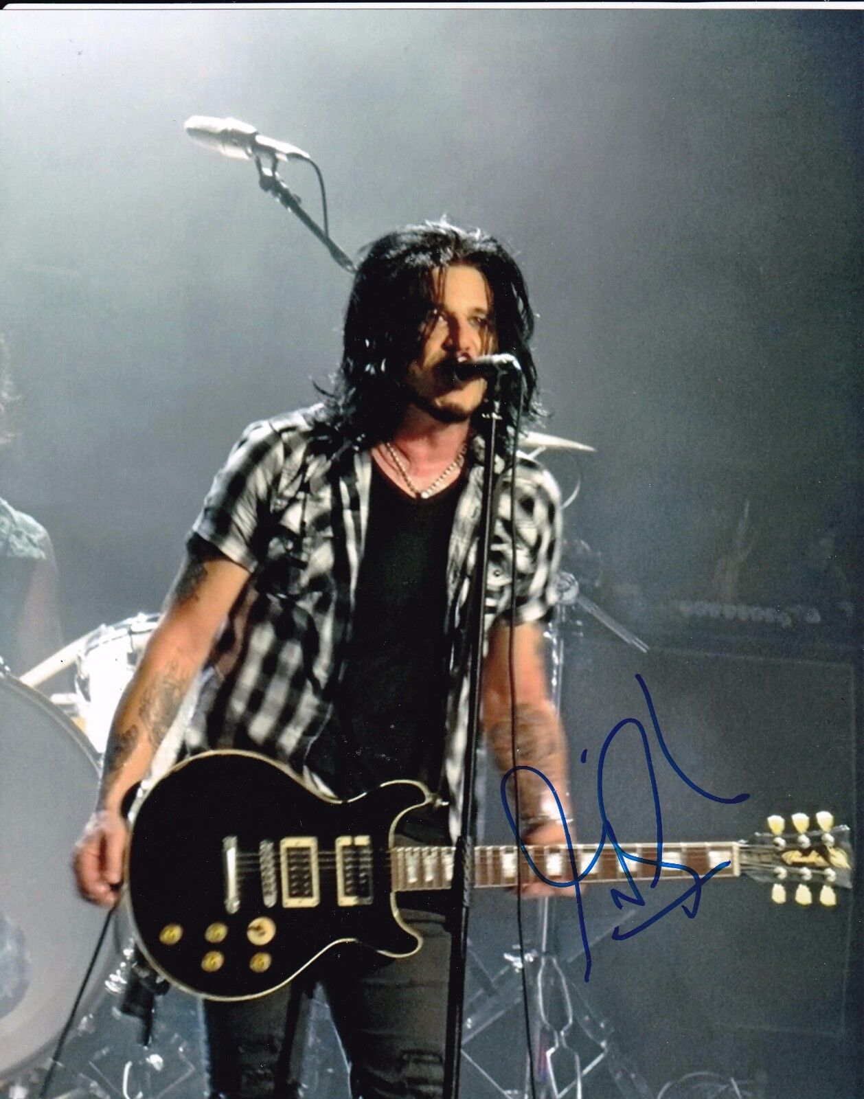 Gilby Clarke autographed 8x10 Guns N' RosesC631