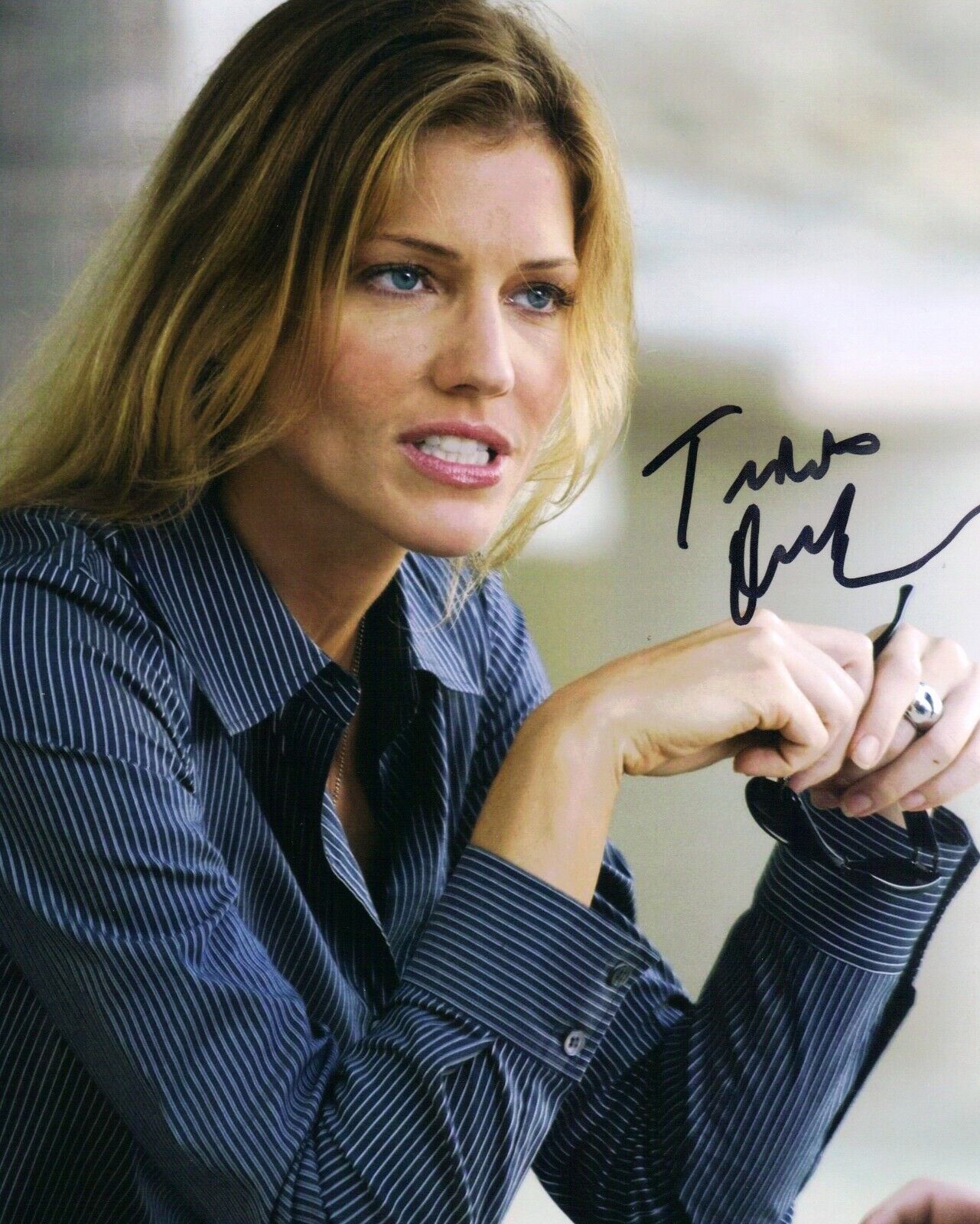 AUTOGRAPHED 8X10 SIGNED BY TRICIA HELFER IN BURN NOTICE UACC COA