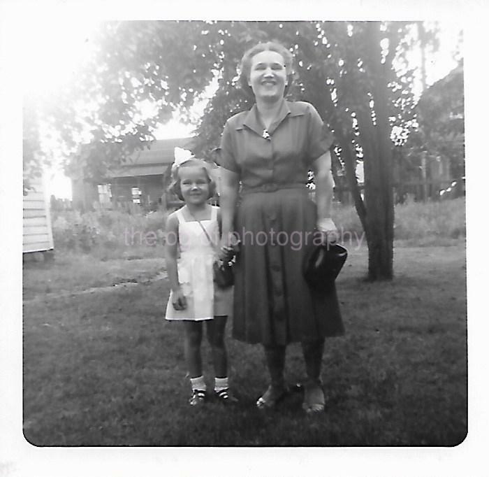 SWEET PORTRAIT Vintage FOUND Photo Poster paintingGRAPH bw Original Family Snapshot 012 12 C