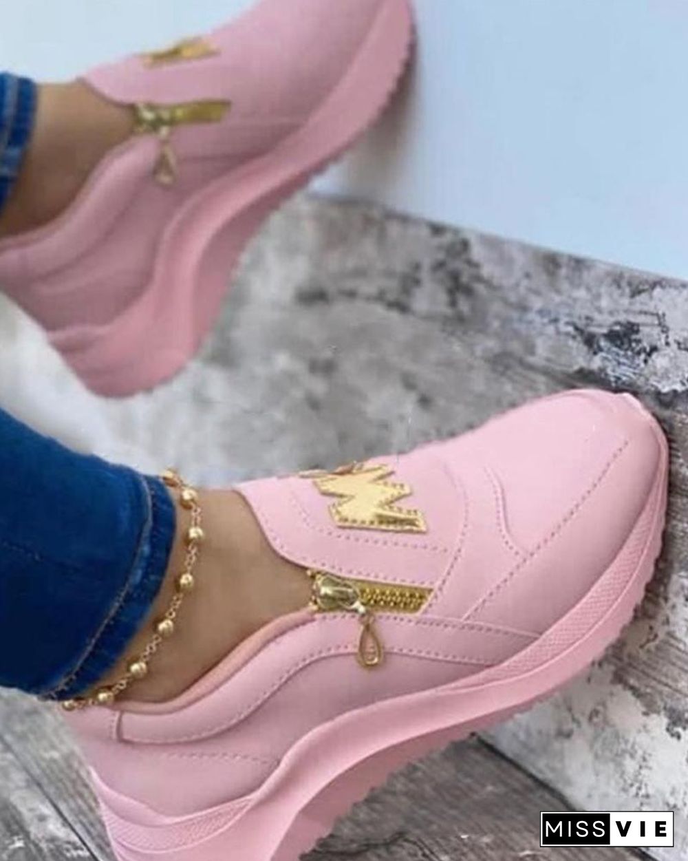 Round-toe Solid Color Splicing Letter Embroidery Sneakers