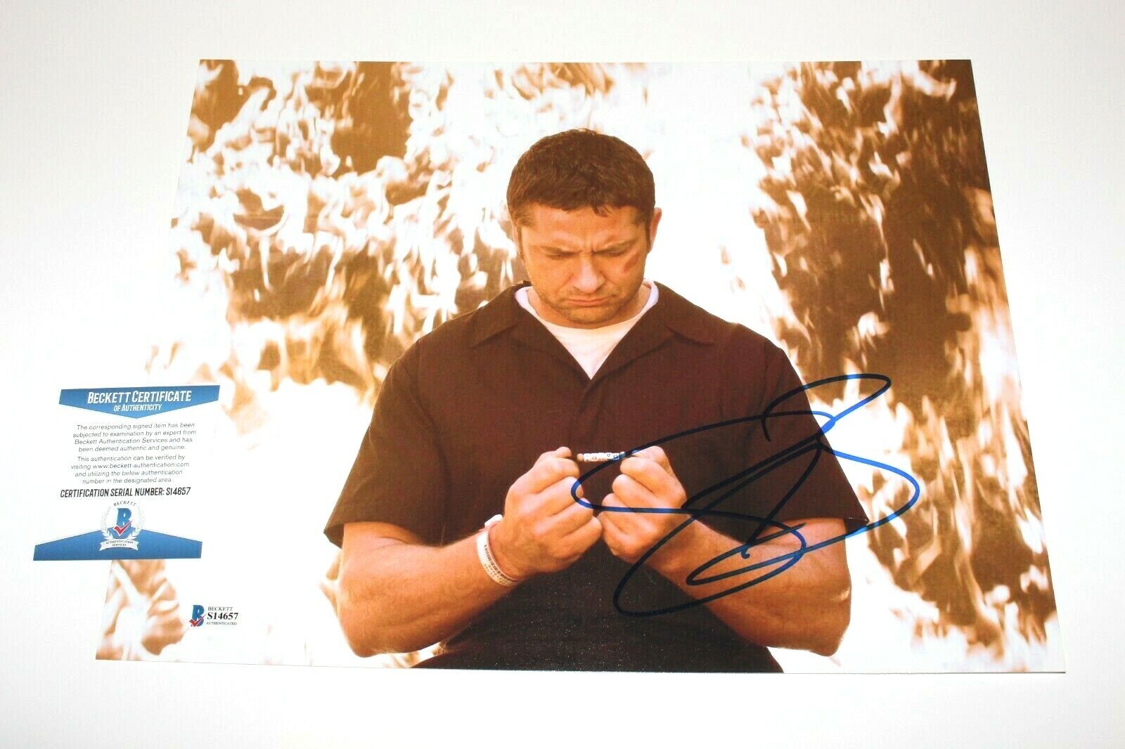 GERARD BUTLER HAND SIGNED LAW ABIDING CITIZEN MOVIE 11x14 Photo Poster painting BECKETT COA 300