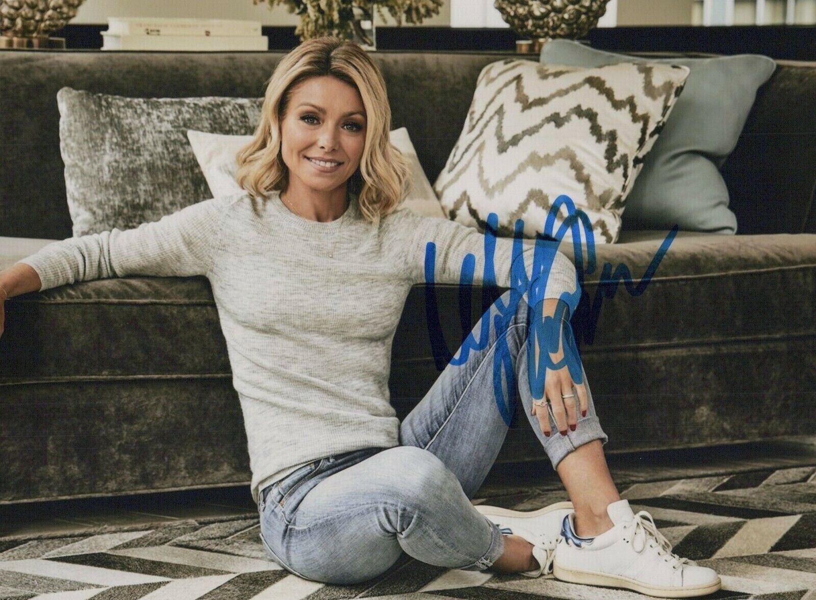 Kelly Ripa Autographed Signed 8x10 Photo Poster painting ( Live! With Kelly and Michael) REPRINT