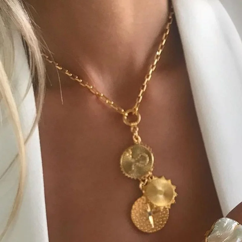 Dvacaman Fashion Gold Chain Necklace for Women Sun Flower Portrait Charm Pendant Necklace Statement Jewelry Party Gifts 2021 NEW