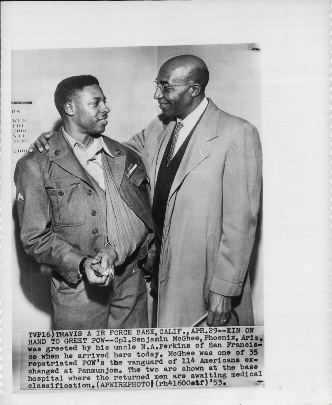 d Prisoner Benjamin McGhee meets Uncle 1953 Korea War Press Photo Poster painting