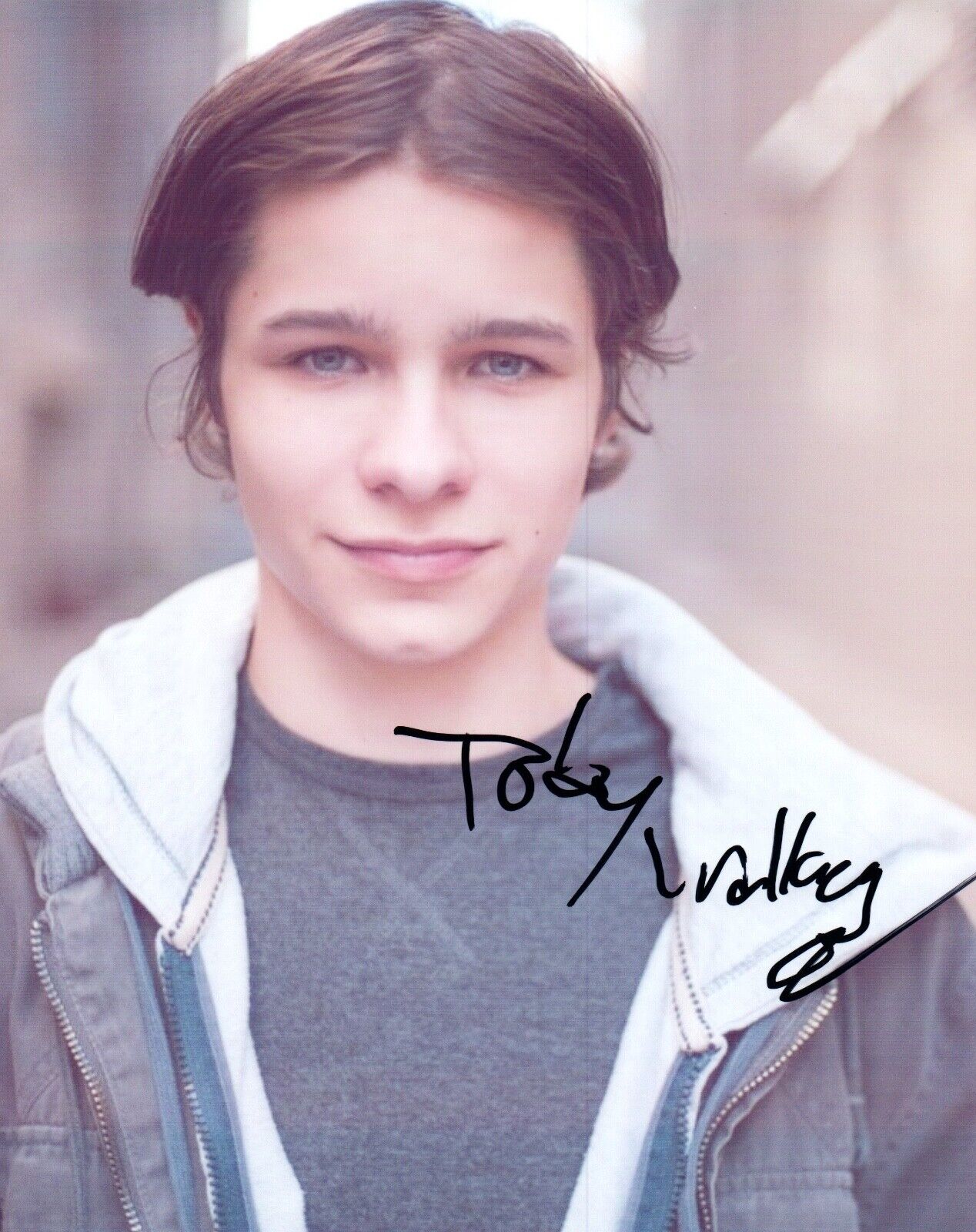 Toby Wallace Signed Autographed 8x10 Photo Poster painting Actor The Society COA