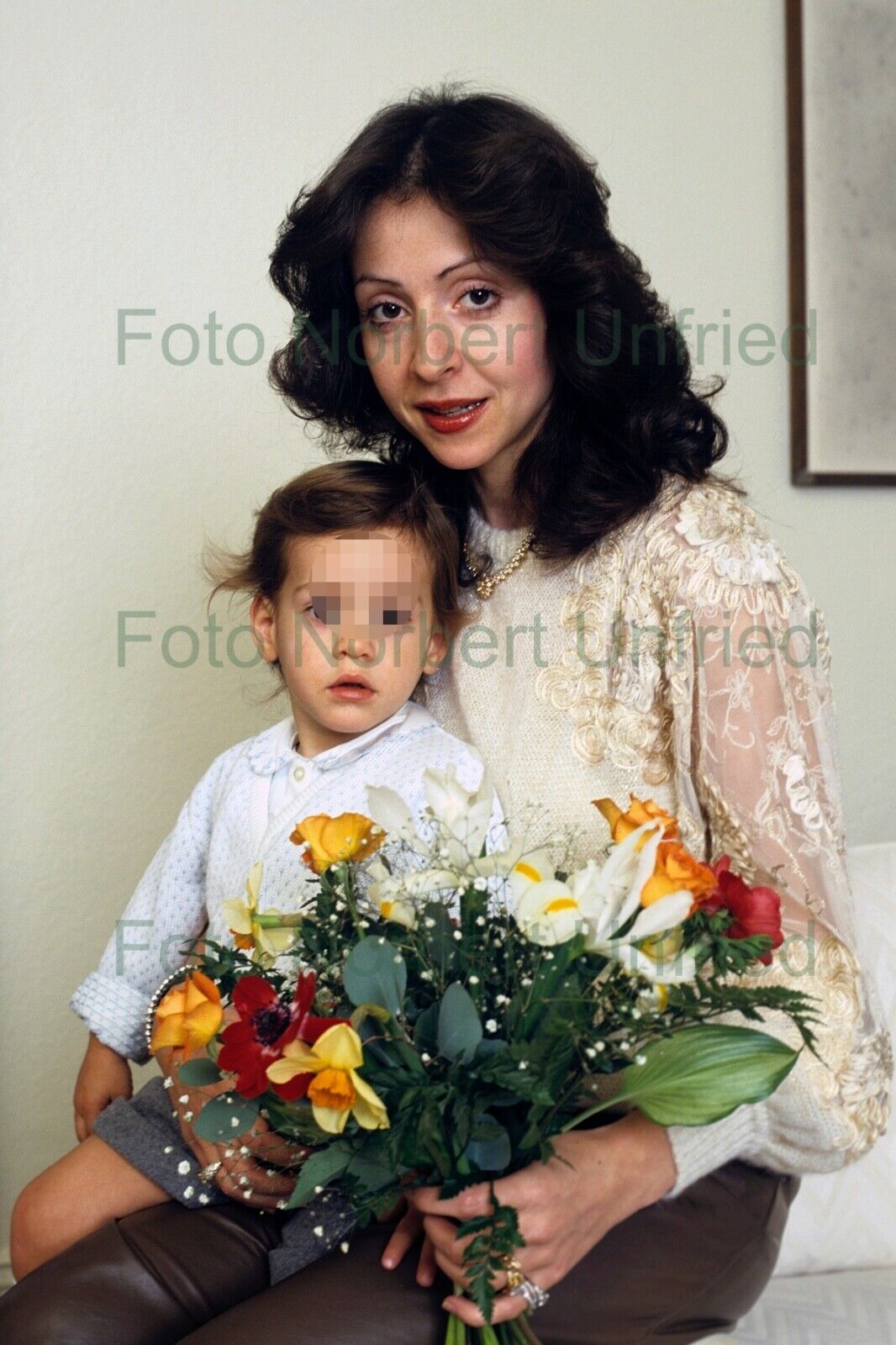 Vicky Leandros With Child - Photo Poster painting 20 X 30 CM Without Autograph (Nr 2-289