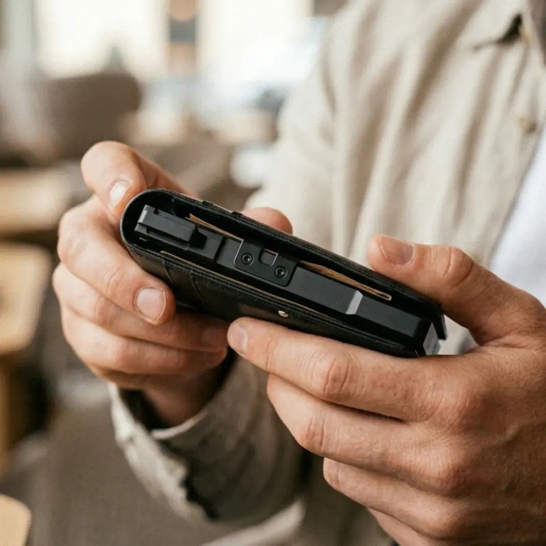 Sereinex MagVault&reg; Minimalist Wallet - Maximum Capacity. Minimal Footprint.