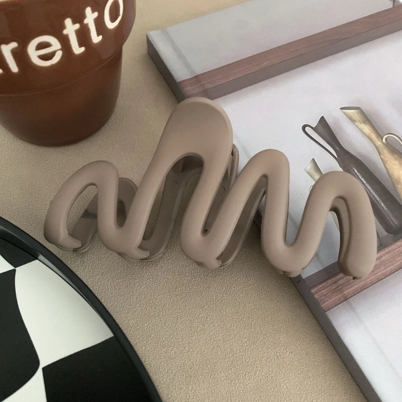 Women’s Minimalist Waves Plastic Resin Hair Claws