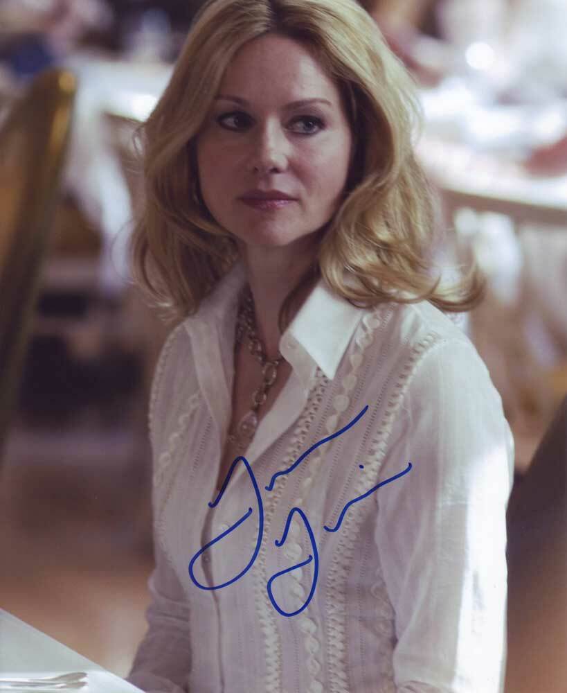 Laura Linney In-person AUTHENTIC Autographed Photo Poster painting SHA #39209