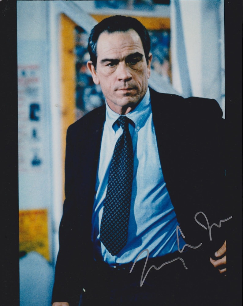 Tommy Lee Jones Signed Autographed Glossy 8x10 Photo Poster painting - COA Matching Holograms