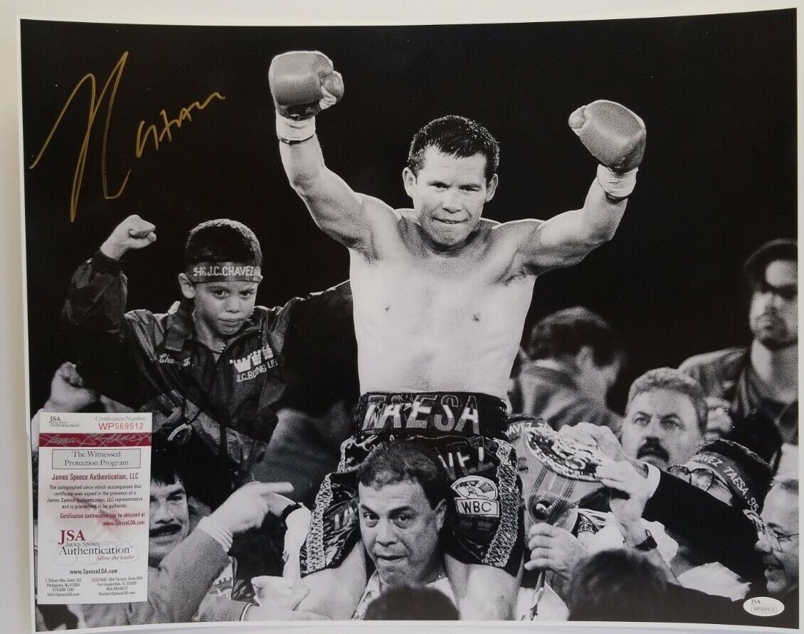 JULIO CESAR CHAVEZ Autographed MEXICAN BOXING LEGEND 16x20 Photo Poster painting. WITNESS JSA