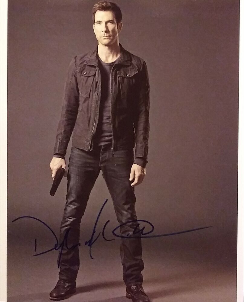 Dylan McDermott signed 8 x 10