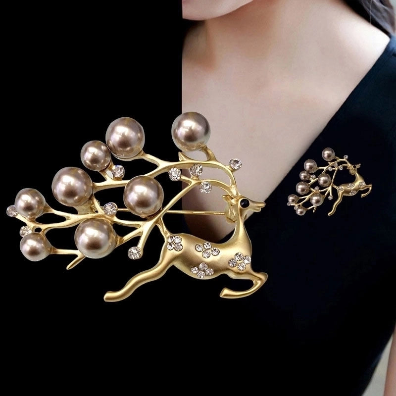 Elegant Glam Pin Geometric Alloy Plating Inlay Artificial Pearls Rhinestones Shell Women’s Brooches