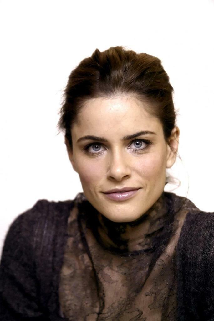 Amanda Peet 8x10 Picture Simply Stunning Photo Poster painting Gorgeous Celebrity #20