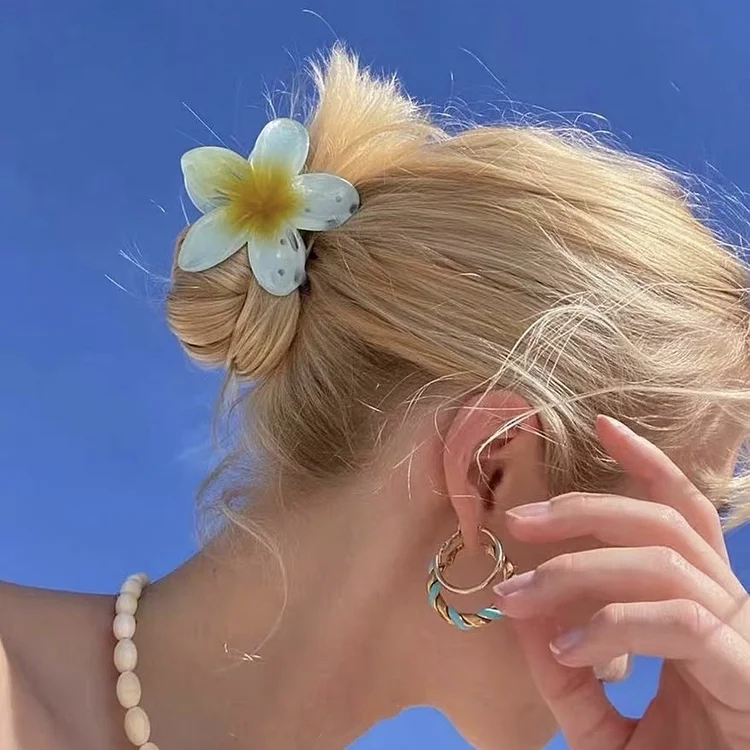 Gradient Plumeria Grab Clip