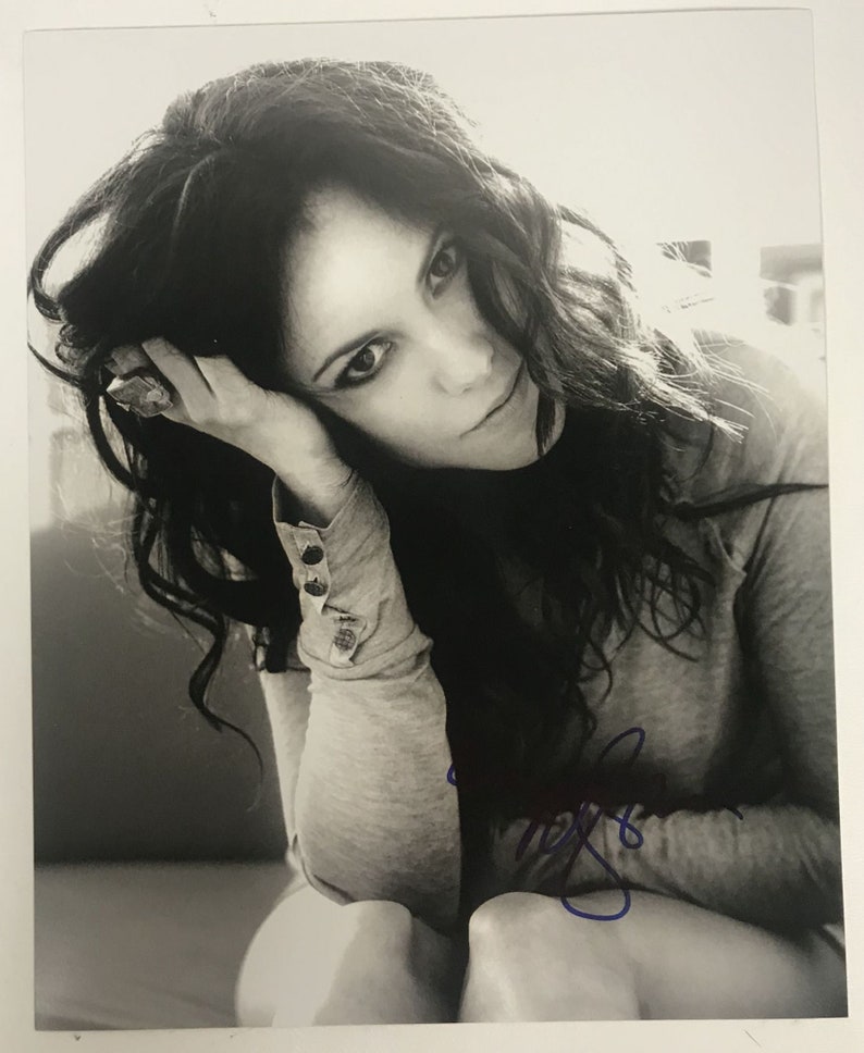 Mary-Louise Parker Signed Autographed Glossy 8x10 Photo Poster painting - COA Matching Holograms