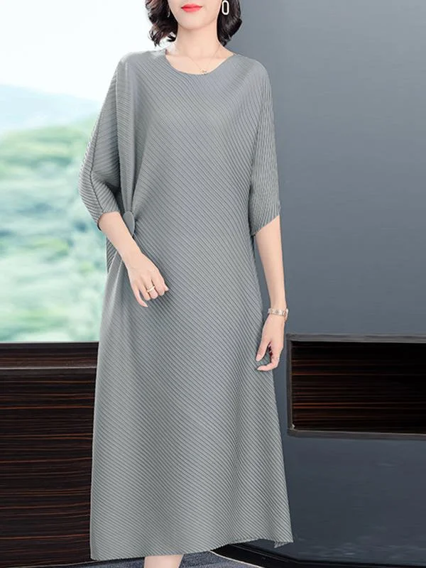 Elegant and fashionable pleated dress