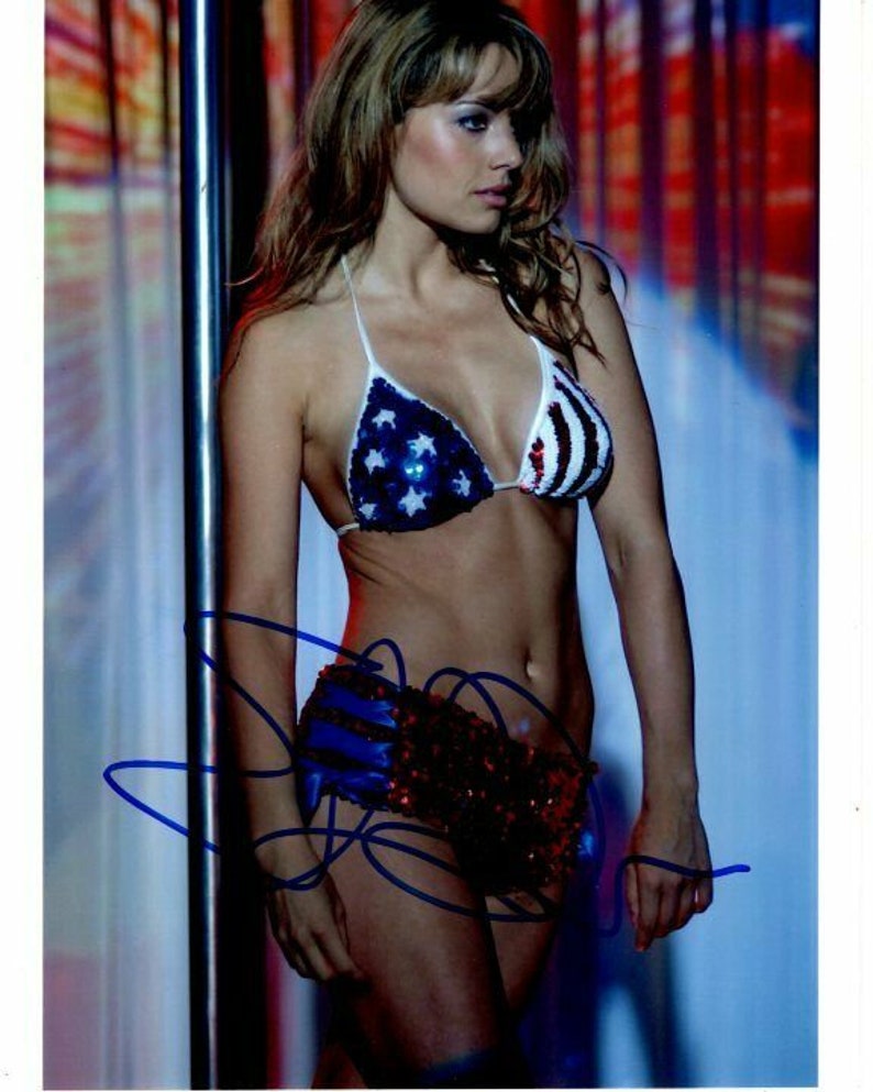 Erica durance signed autographed smallville lois lane 8x10 Photo Poster painting