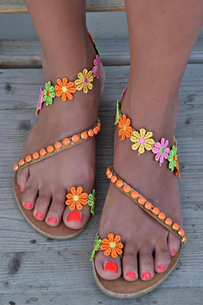 Colorful Flower Embellished Toe Ring Flat Sandals