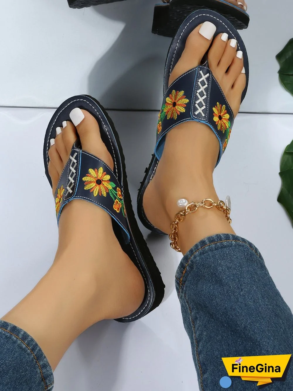 Daisy Embroidered Boho Casual Flip-Flops