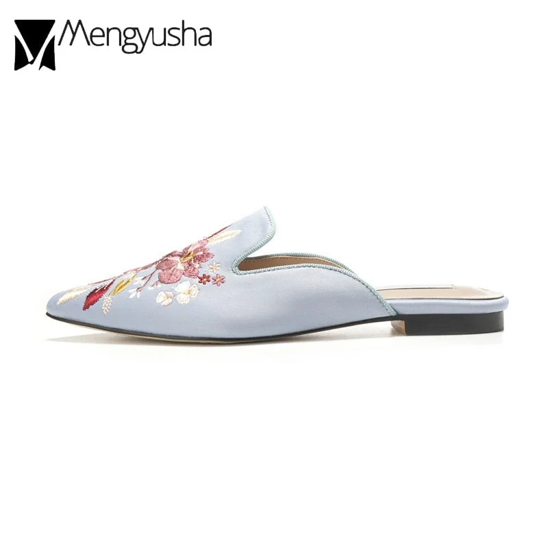Silk Embroidery Mules Shoes Woman Brand Luxury Slippers Flats Pointed Toe Slides Floral Home Slippers Cozy Slip On Flip Flops