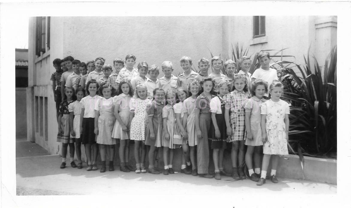 Found Photo Poster paintinggraph bw CLASS PICTURE Original Portrait B0YS GIRLS Vintage 19 25 P