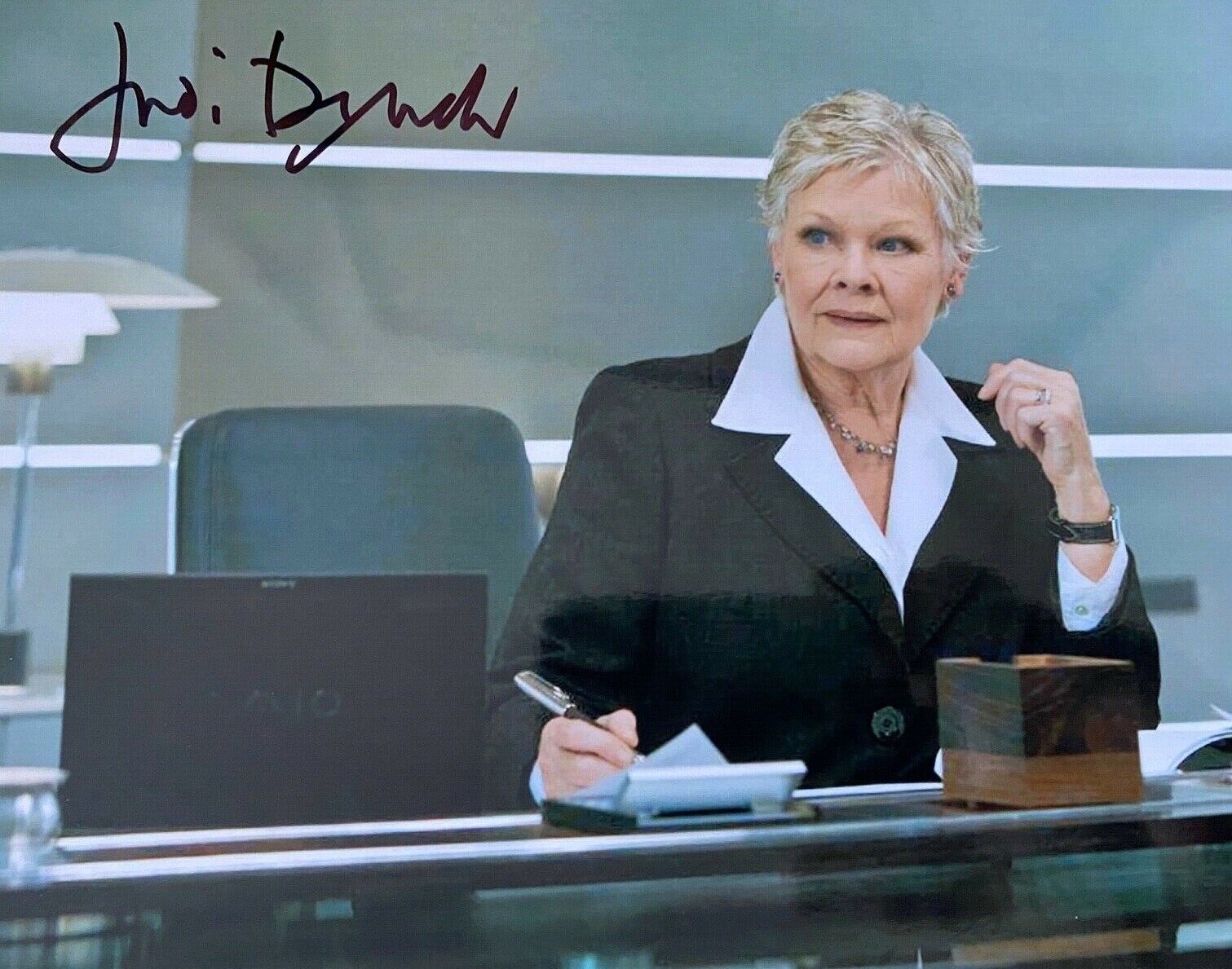 JUDI DENCH - GREAT BRITISH ACTRESS - JAMES BOND - 'M' SIGNED COLOUR Photo Poster painting