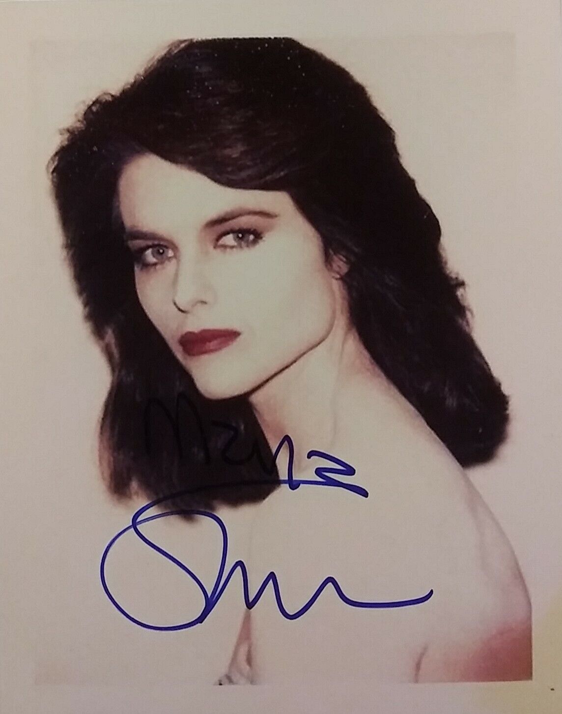 Maria Shriver signed 8 x 10