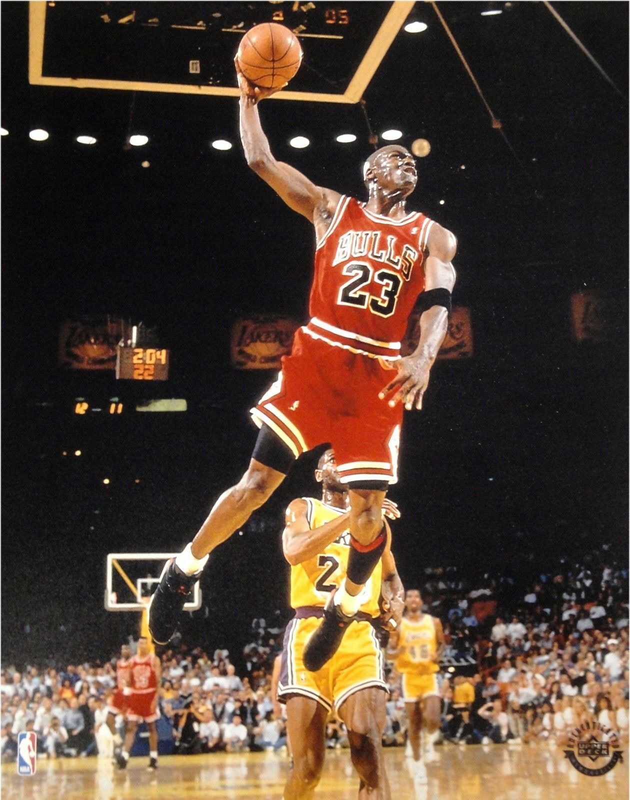 Michael Jordan Unsigned 8x10 Photo Poster painting Chicago Bulls Glide Dunk VS Lakers