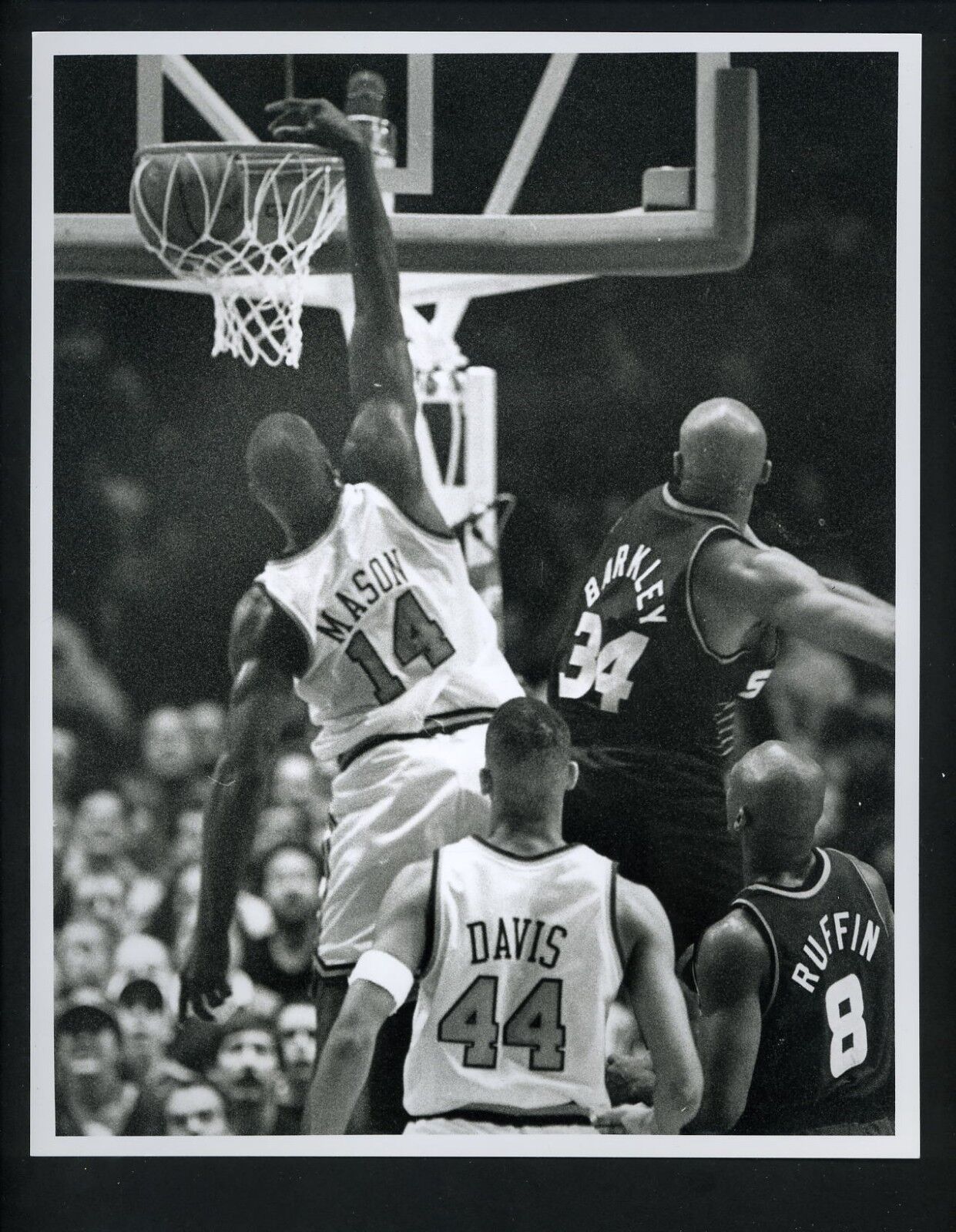 Anthony Mason & Charles Barkley 1995 Press Original Photo Poster painting by Bob Olen Knicks