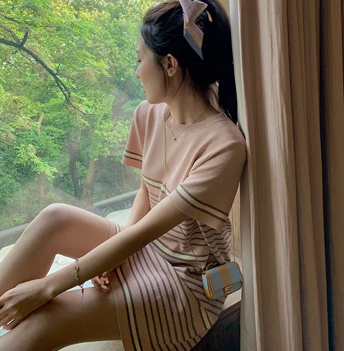 Uveng Uveng Summer New Striped Knitted Temperament Sexy Knitted Ice Silk Cover Head Short Sleeve Splicing Dress Woman Trend