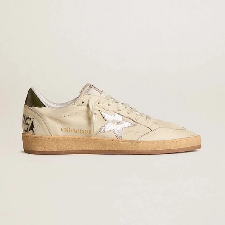 Golden Goose Ball Star con estrella de piel plateada y refuerzo del talón de piel verde
