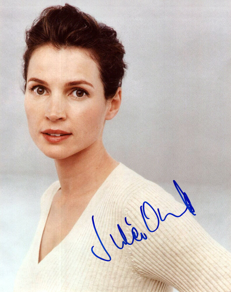 Julia Ormond glamour shot autographed Photo Poster painting signed 8x10 #1 autograph feathering