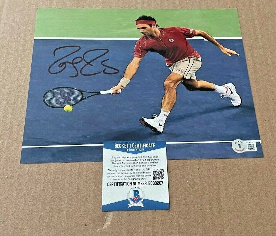 ROGER FEDERER SIGNED TENNIS 8X10 Photo Poster painting BECKETT CERT #30 WIMBLEDON