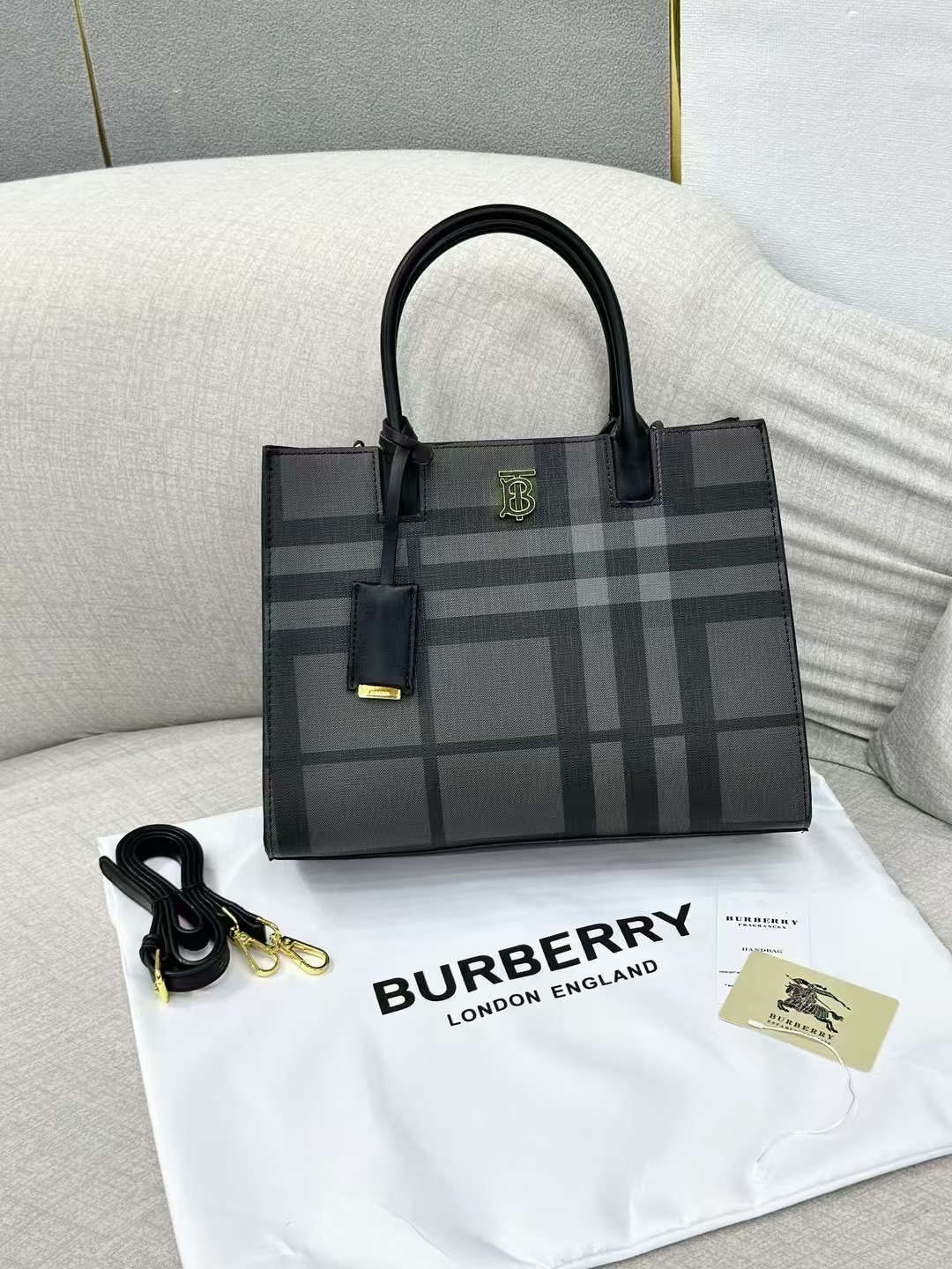 【Most popular style in 2024】 Burberry classic shoulder handbag